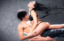 couple_loving_in_rain